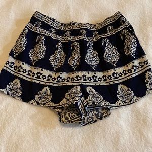 Quinn navy patterned shorts
